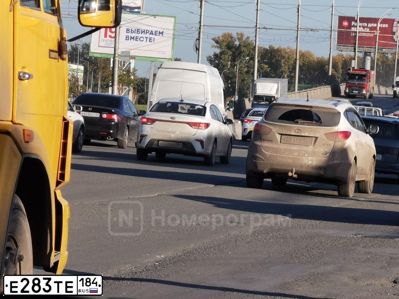 Фото автомобиля FORD FOCUS, 2006 — госномер Е283ТЕ184. Цвет: ТЕМНО СИНИЙ