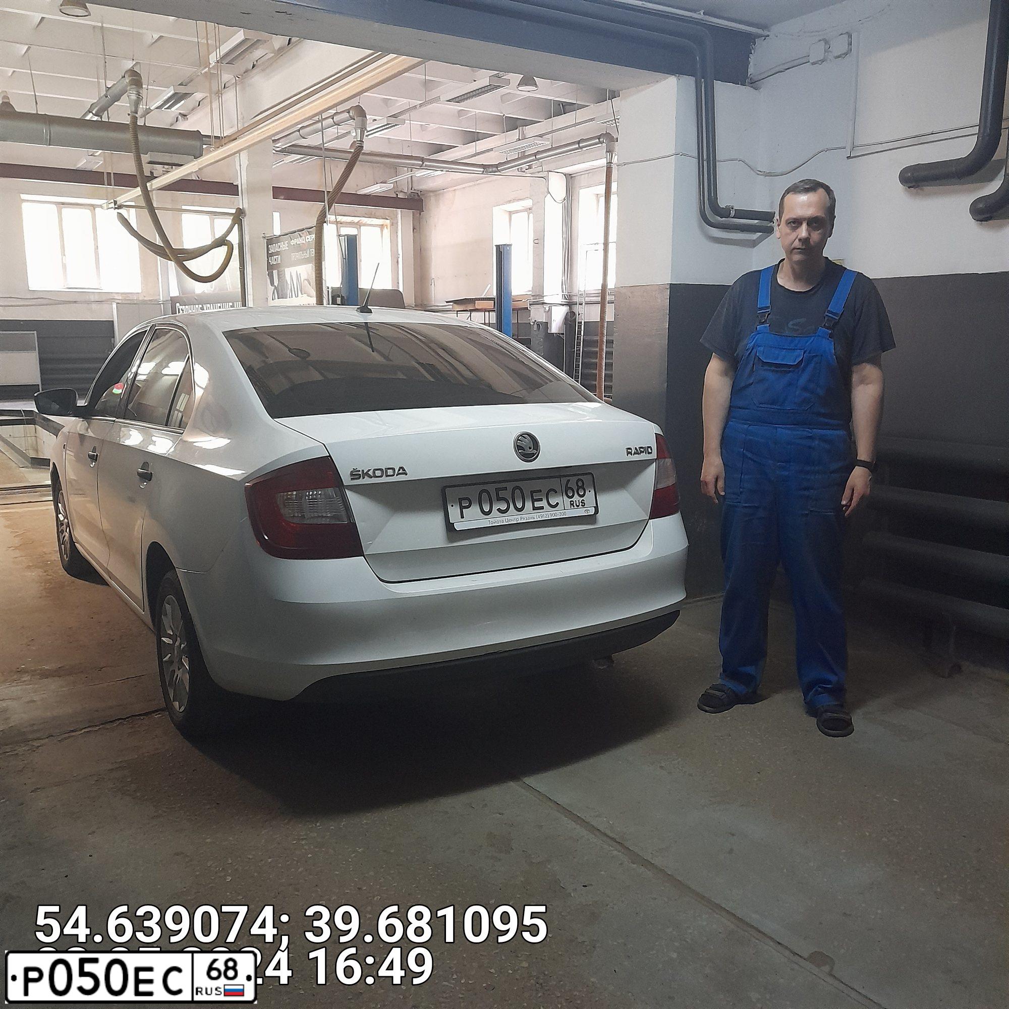 Фото автомобиля SKODA RAPID, 2015 — госномер В549УВ62. Цвет: Белый