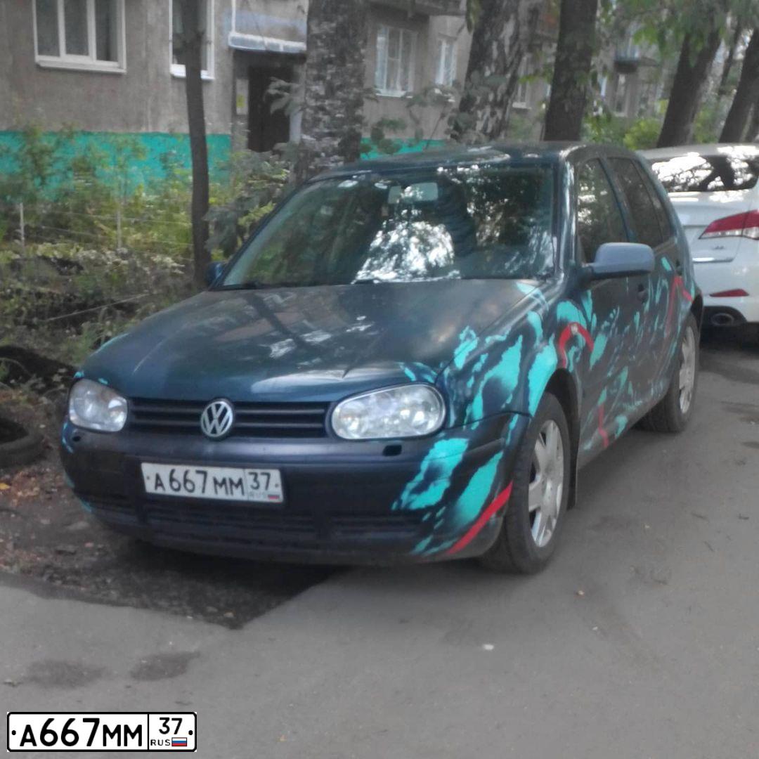 Фото автомобиля VOLKSWAGEN GOLF, 2001 — госномер А667ММ37. Цвет: МНОГОЦВЕТНЫЙ