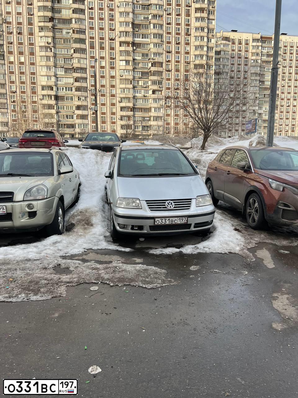 Фото автомобиля VOLKSWAGEN SHARAN, 2006 — госномер У234РН05. Цвет: СЕРЕБРИСТЫЙ