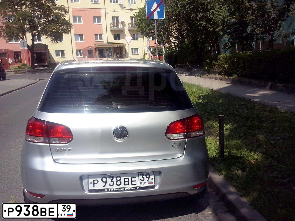 Фото автомобиля VOLKSWAGEN GOLF, 2009 — госномер Р938ВЕ39. Цвет: Серебристый