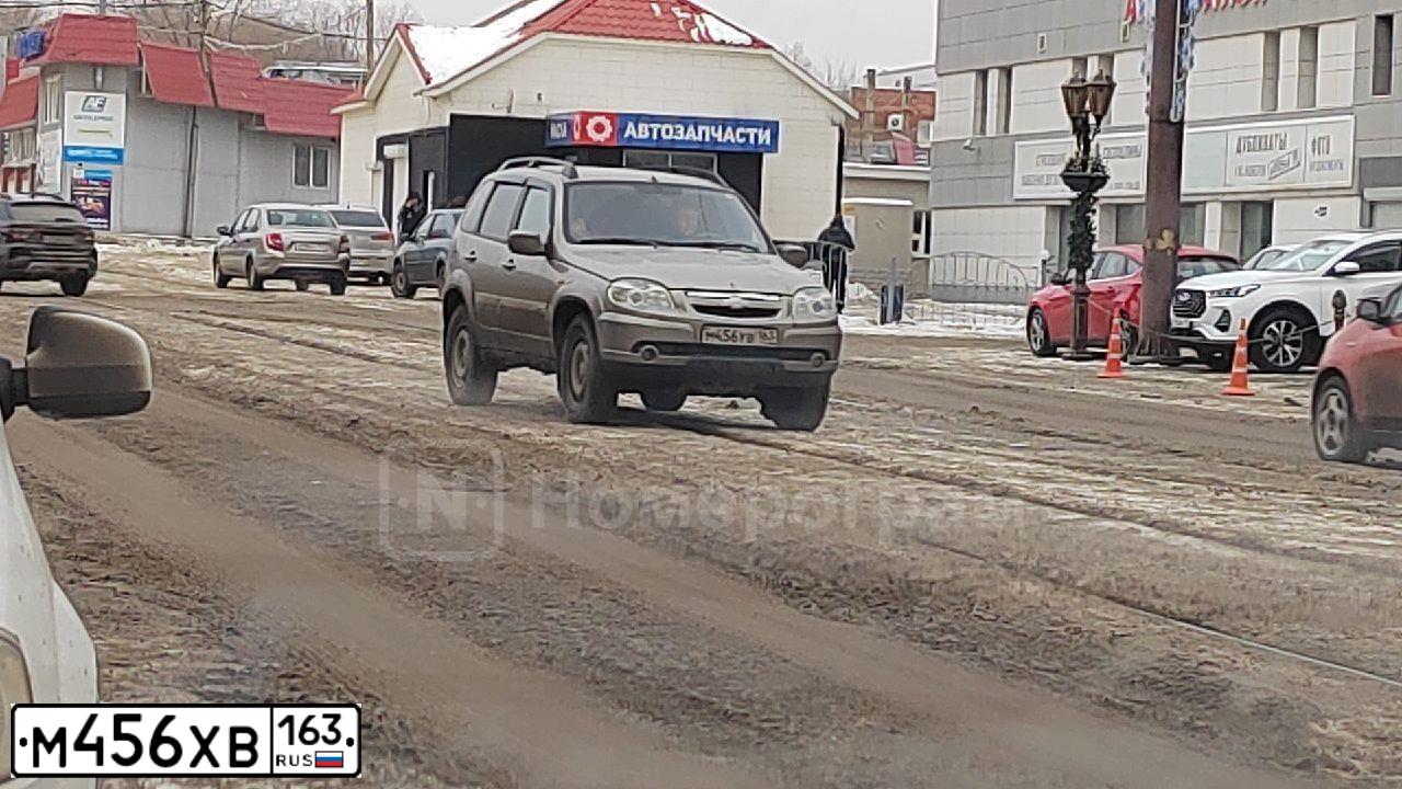 Фото автомобиля LADA 2172 PRIORA, 2010 — госномер К463ХМ33. Цвет: Сине-Черный