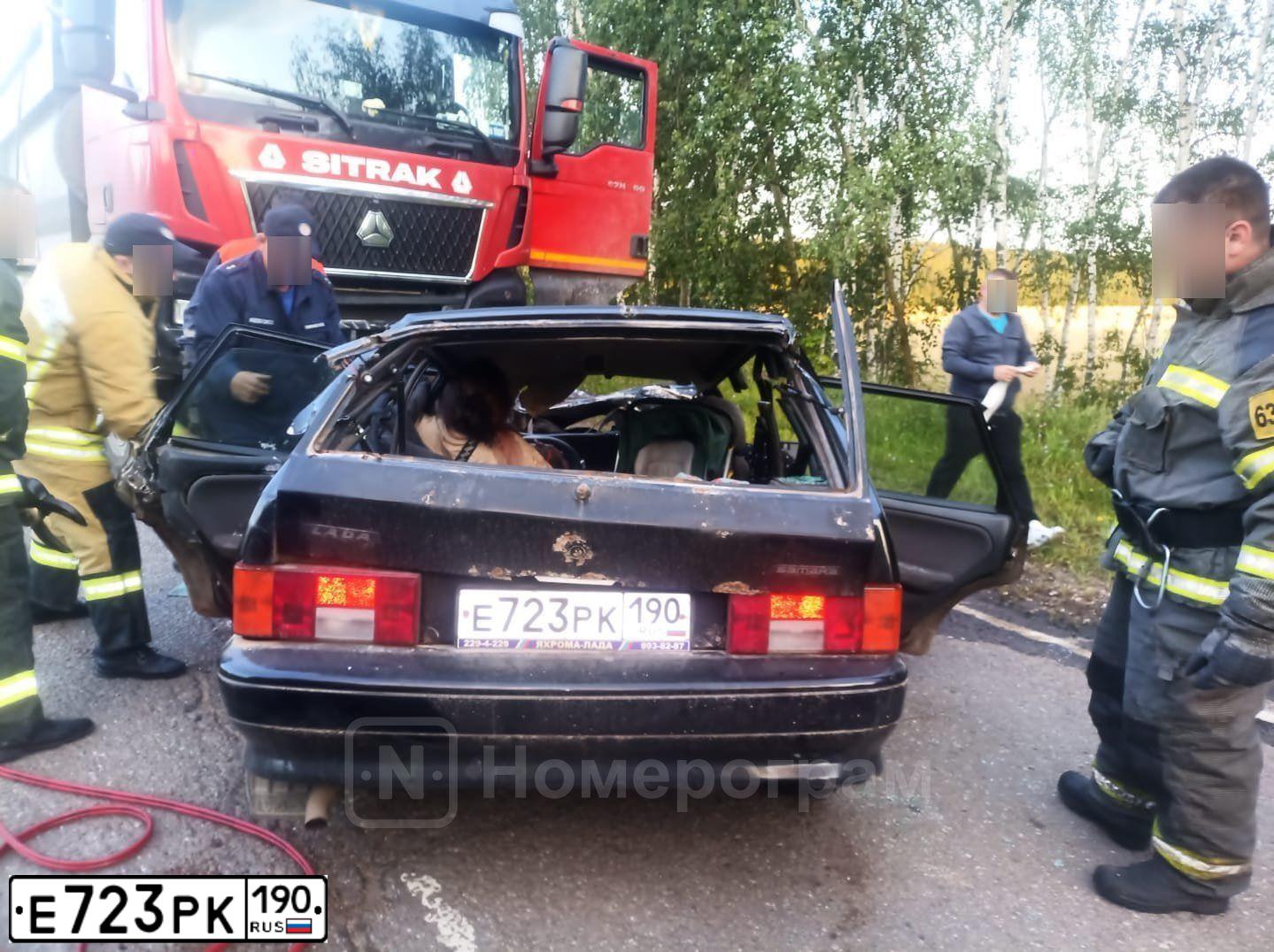 Фото автомобиля LADA 2114 SAMARA, 2011 — госномер Е723РК190. Цвет: ЧЕРНЫЙ