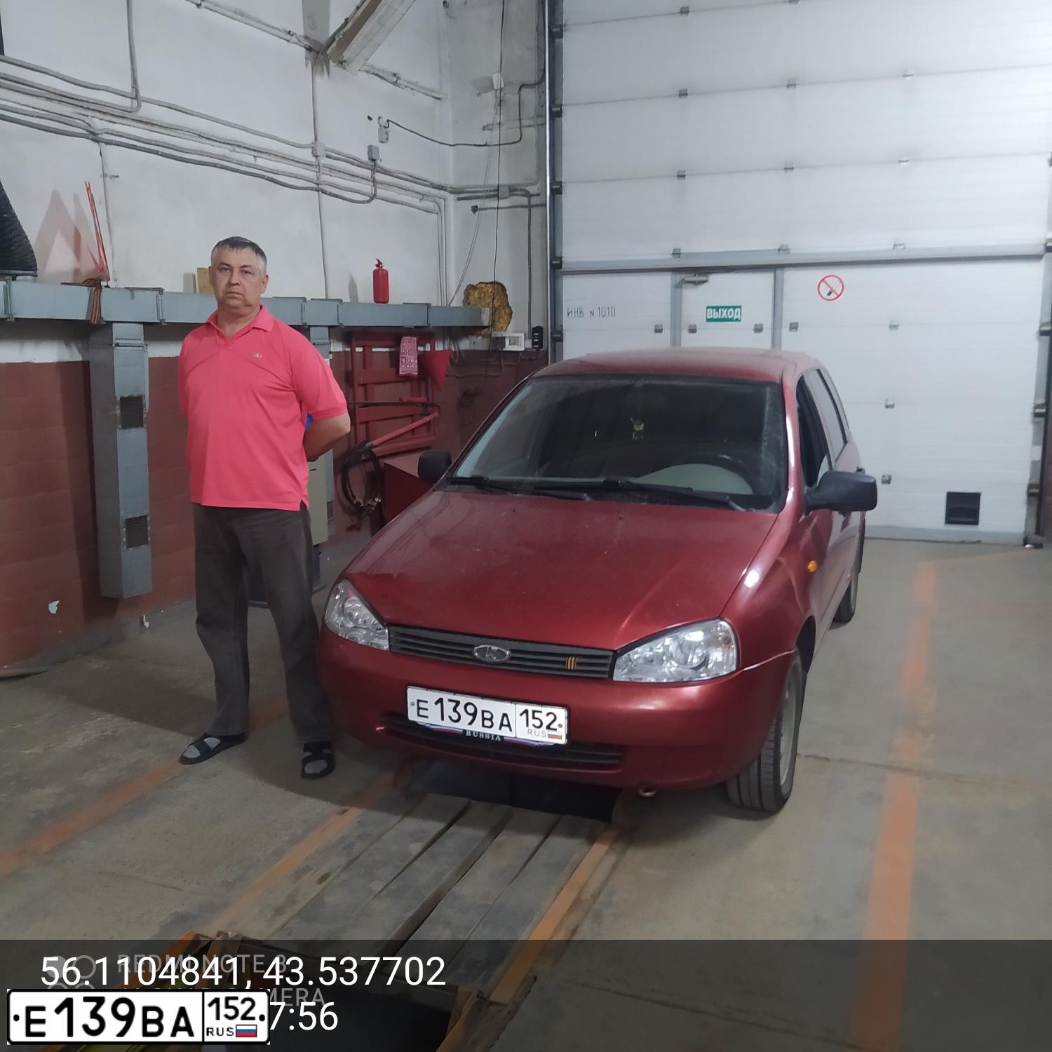 Фото автомобиля LADA KALINA, 2011 — госномер У128МВ152. Цвет: Красный