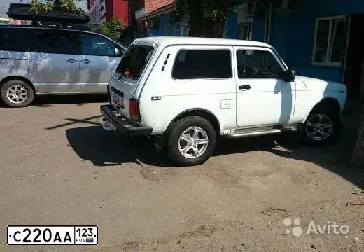 Фото автомобиля LADA 2121 NIVA, 1999 — госномер С220АА123. Цвет: синий