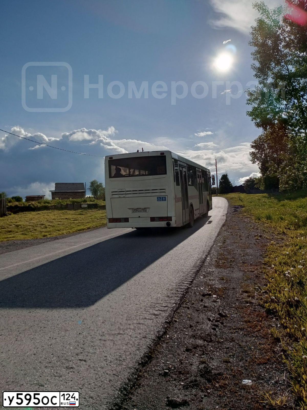Фото автомобиля NEFAZ 5299 /KAMAZ 5297 4X2/, 2007 — госномер А902МА196. Цвет: Белый