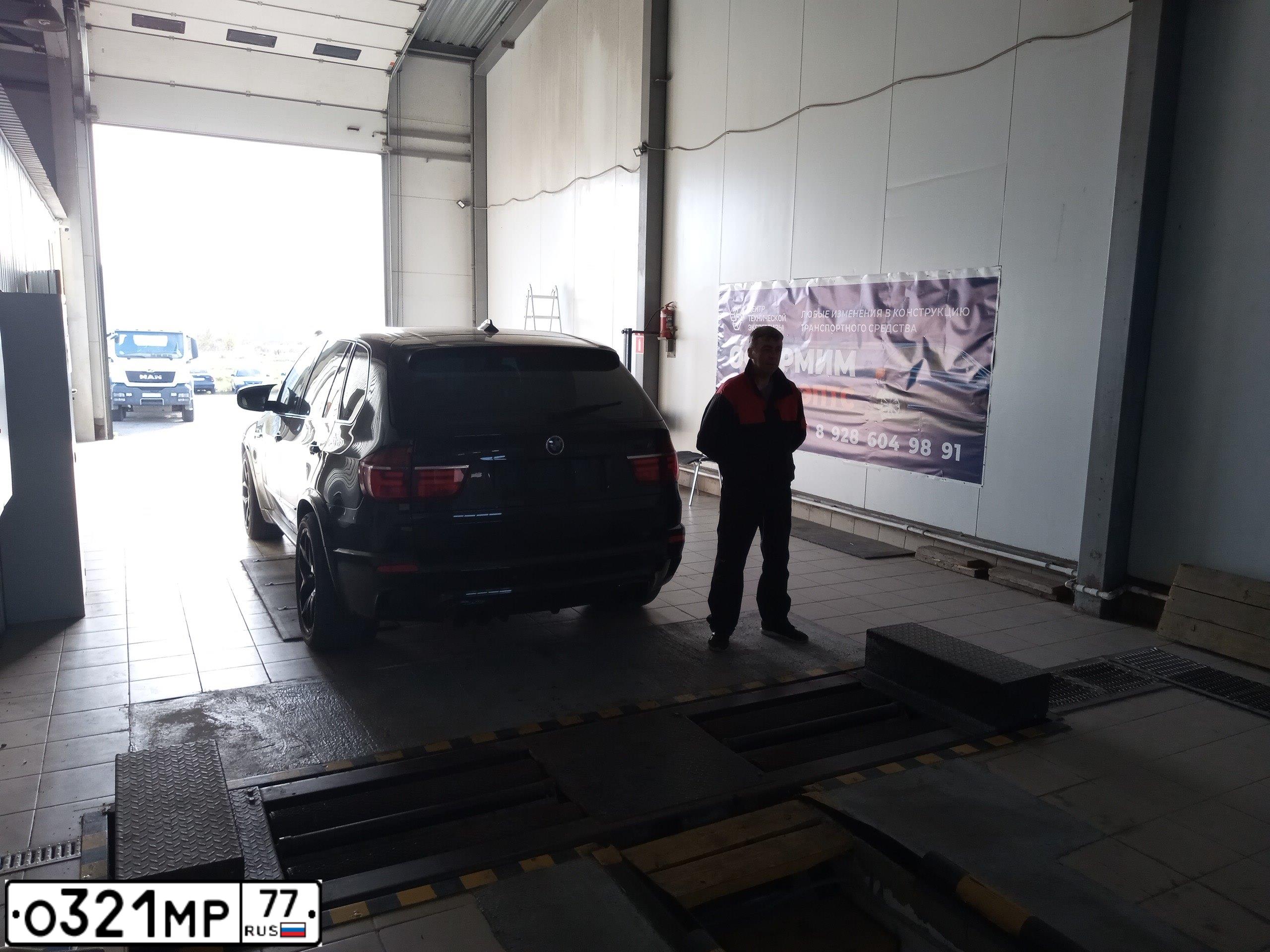 Фото автомобиля BMW X5M, 2010 — госномер О321МР77. Цвет: ЧЕРНЫЙ