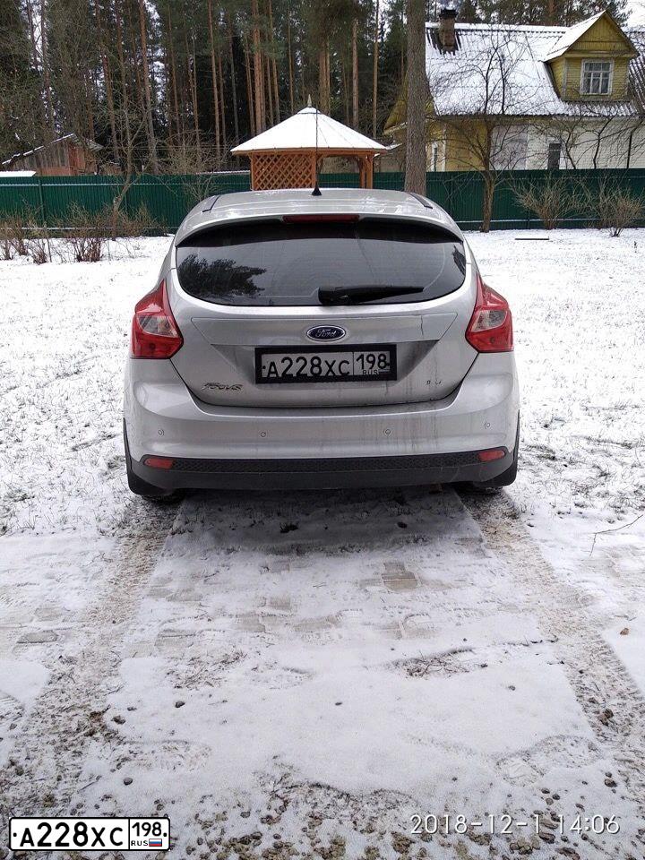 Фото автомобиля FORD FOCUS, 2013 — госномер А228ХС198. Цвет: серебристый