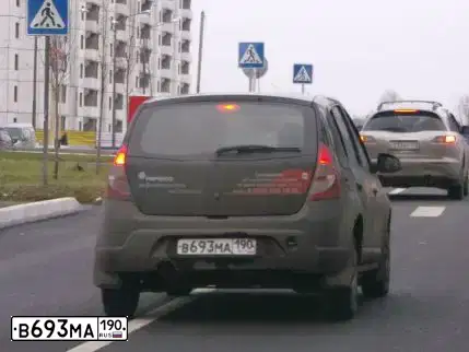 Фото автомобиля RENAULT SANDERO, 2010 — госномер В382ТК43. Цвет: ЧЕРНЫЙ