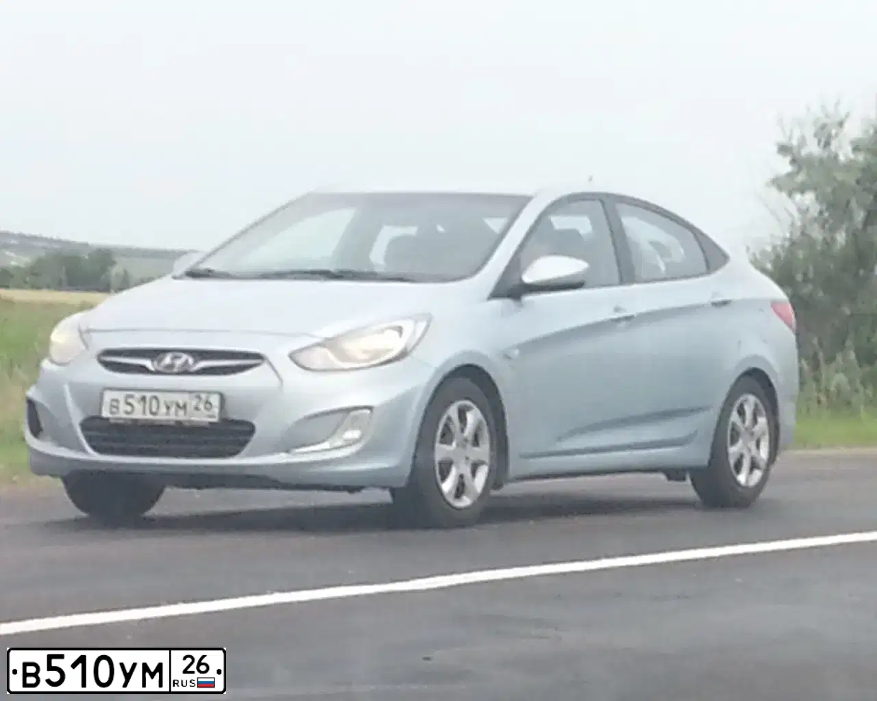 Фото автомобиля HYUNDAI SOLARIS, 2011 — госномер В510УМ26. Цвет: СЕРО-ГОЛУБОЙ