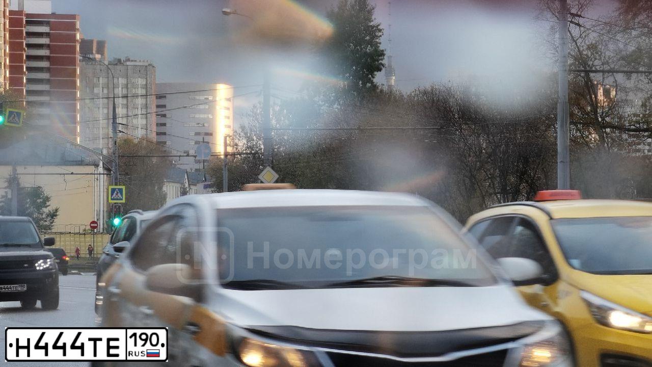 Фото автомобиля VOLKSWAGEN PASSAT, 2004 — госномер Н444ТЕ190. Цвет: СЕРЫЙ СВЕТЛЫЙ