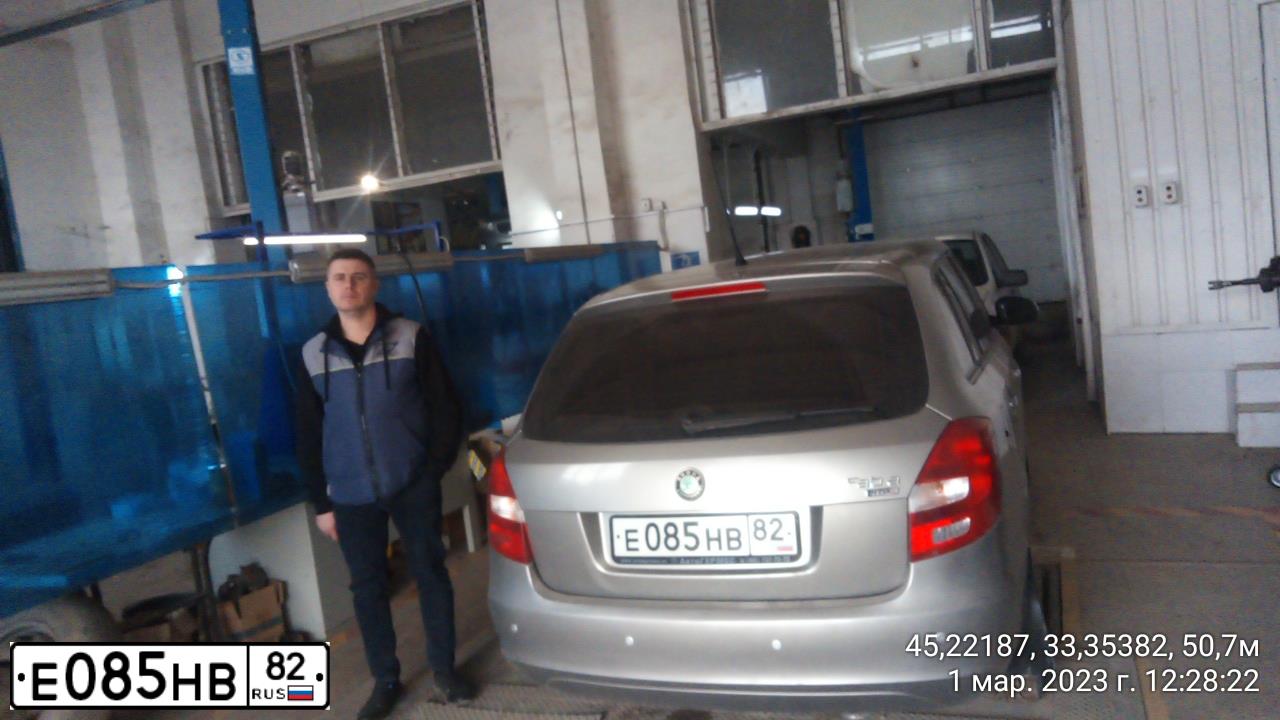 Фото автомобиля SKODA FABIA, 2008 — госномер Е085НВ82. Цвет: СЕРЫЙ