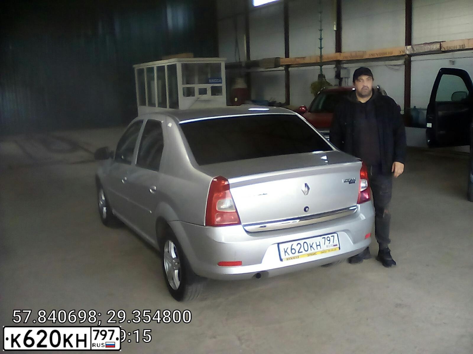 Фото автомобиля RENAULT LOGAN, 2012 — госномер Х050СМ60. Цвет: СВЕТЛО СЕРЫЙ