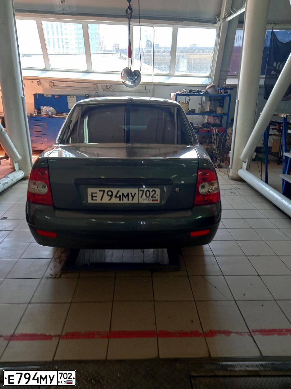 Фото автомобиля LADA 2170 PRIORA, 2011 — госномер Е717УС02. Цвет: Серо-сине-зеленый