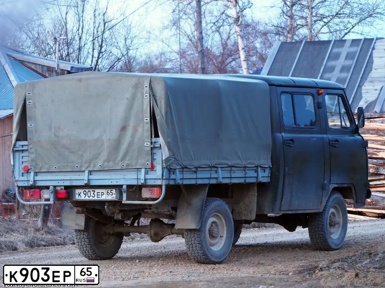 Фото автомобиля UAZ 3909, 2007 — госномер К903ЕР65. Цвет: ЗАЩИТНЫЙ