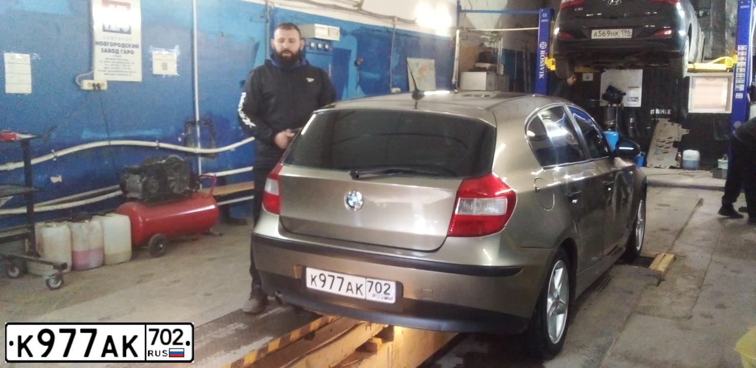 Фото автомобиля BMW 116, 2005 — госномер Т185ВМ196. Цвет: БЕЖЕВЫЙ