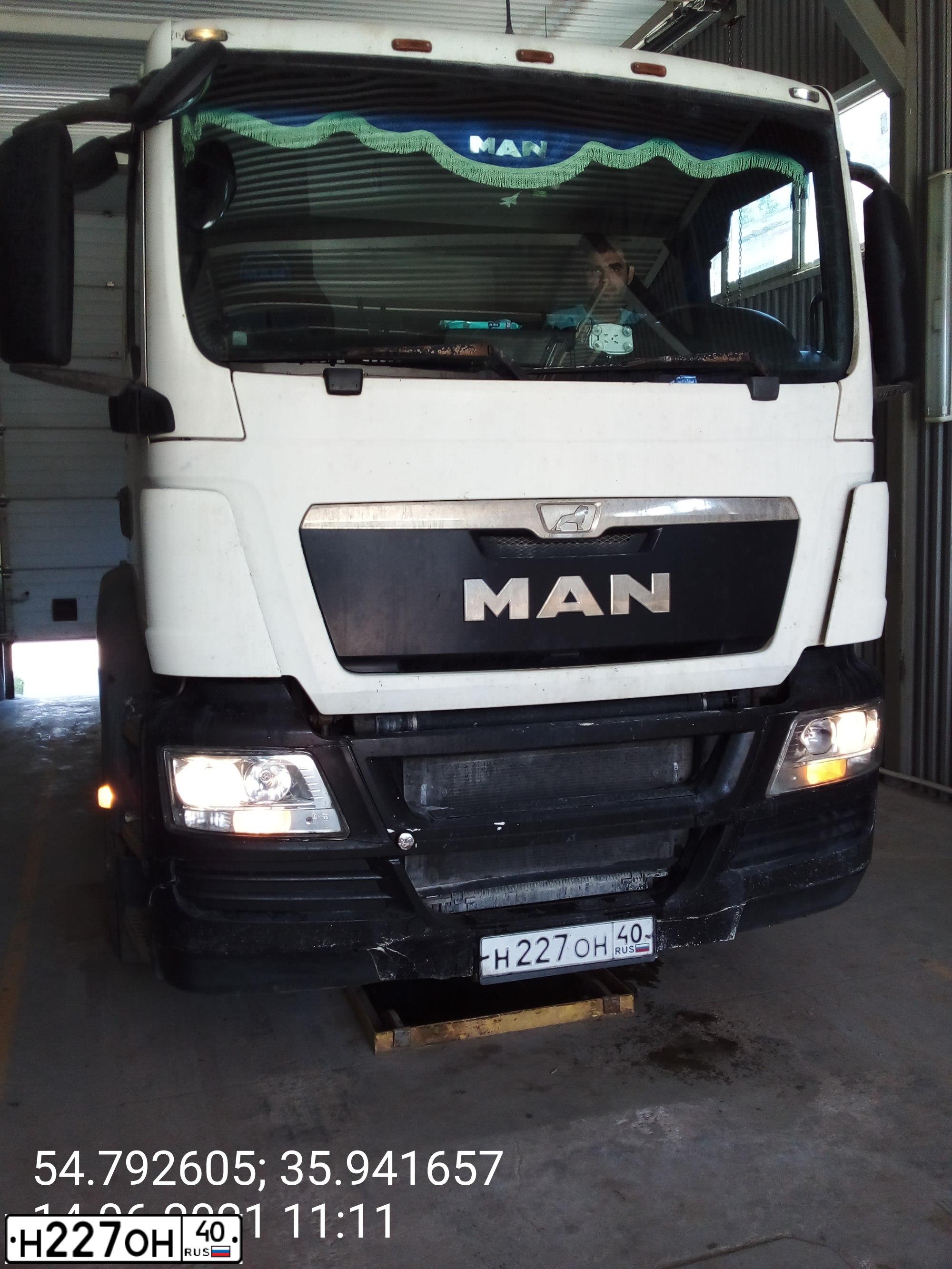 Фото автомобиля MAN TGS 19.XXX /4X2/, 2015 — госномер Н227ОН40. Цвет: Белый