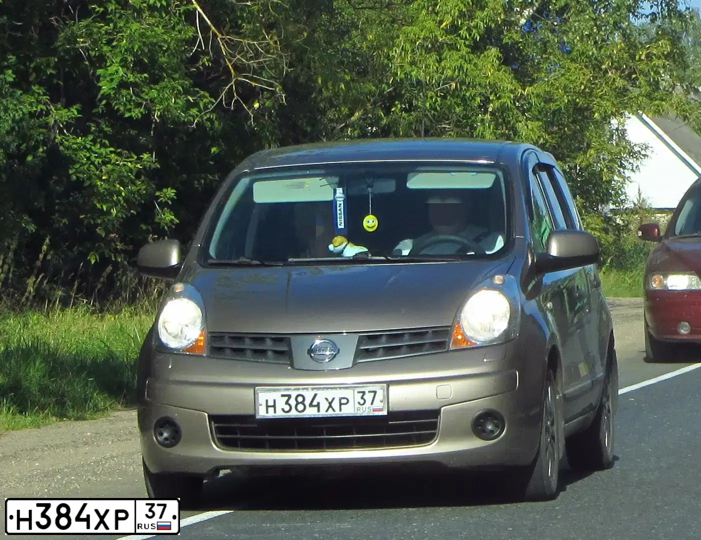 Фото автомобиля NISSAN NOTE, 2008 — госномер К503АА37. Цвет: БЕЖЕВЫЙ