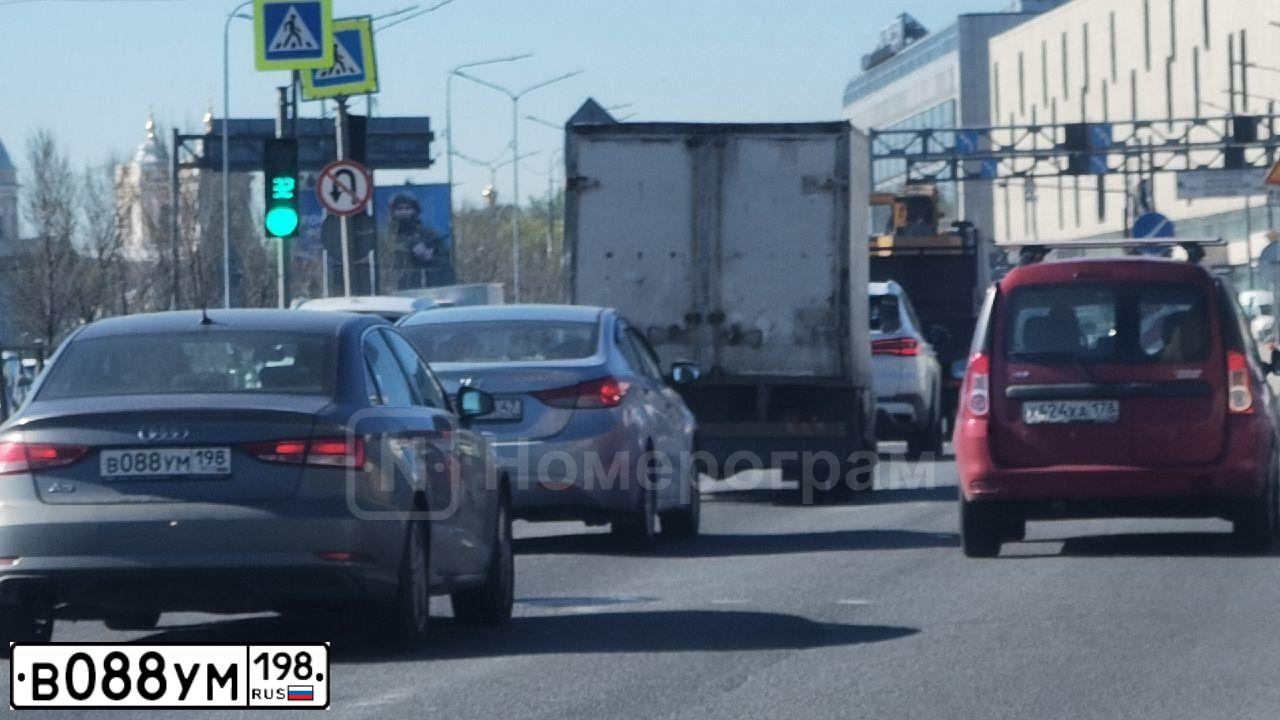 Фото автомобиля AUDI A3, 2019 — госномер В088УМ198. Цвет: Серый