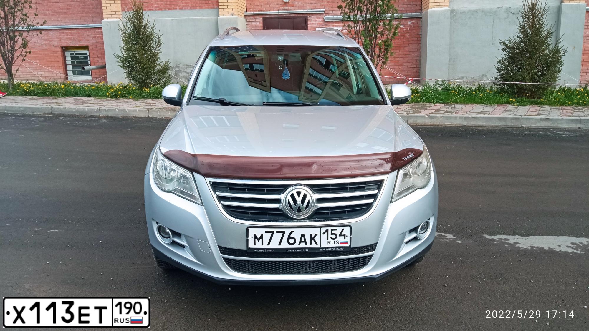 Фото автомобиля VOLKSWAGEN TIGUAN, 2010 — госномер К674СТ750. Цвет: СЕРЕБРИСТЫЙ