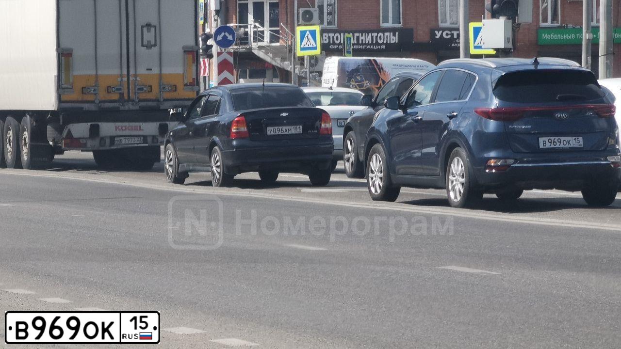 Фото автомобиля CHEVROLET CRUZE, 2009 — госномер В969ОК15. Цвет: СВЕТЛО-СЕРЫЙ МЕТАЛЛИК