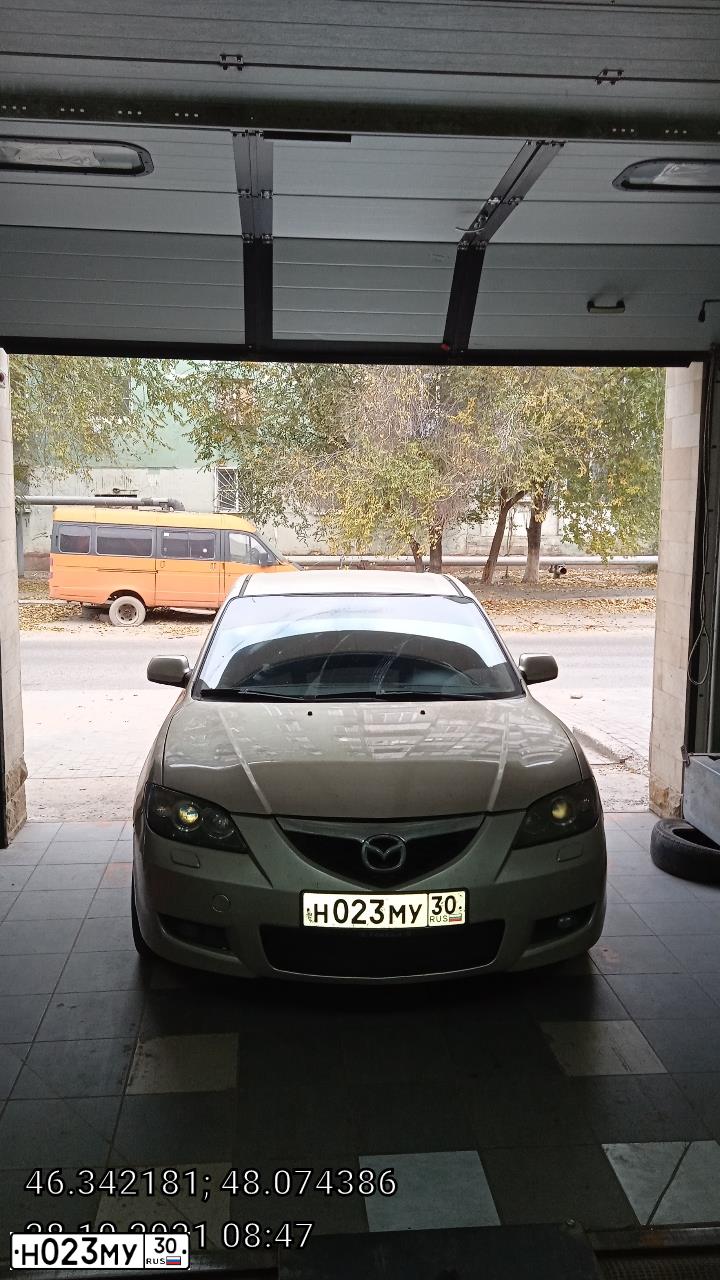 Фото автомобиля MAZDA 3, 2007 — госномер О770УУ177. Цвет: СЕРО-ЗОЛОТИСТЫЙ