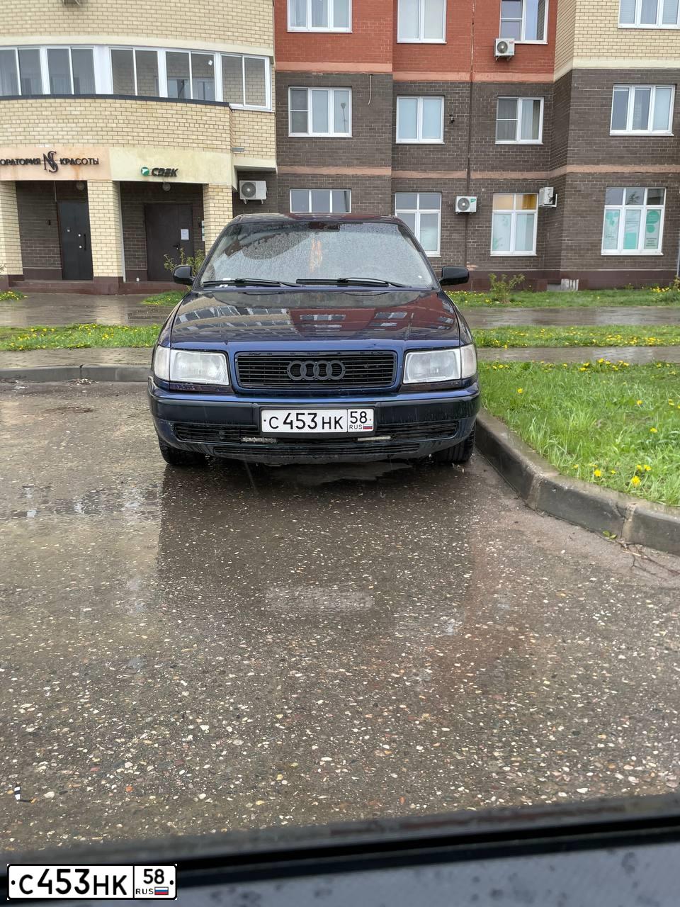 Фото автомобиля AUDI 100, 1994 — госномер М225РК90. Цвет: синий