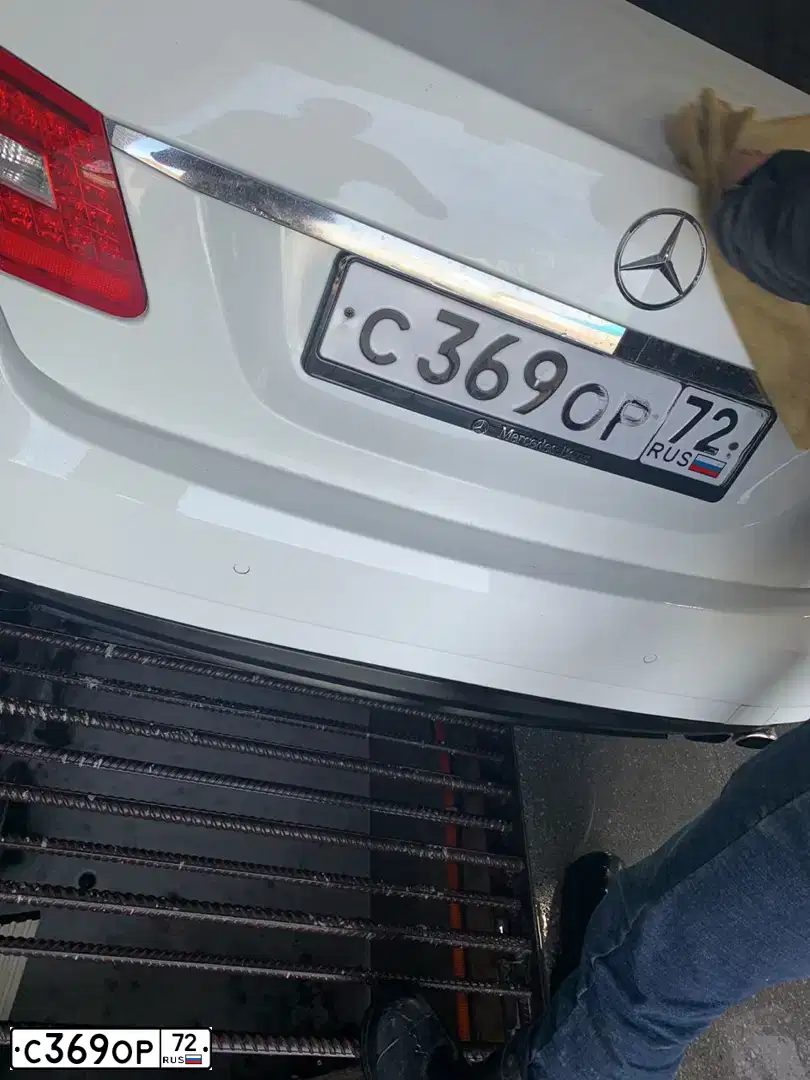 Фото автомобиля MERCEDES E-KLASSE, 2011 — госномер К727НЕ122. Цвет: Белый
