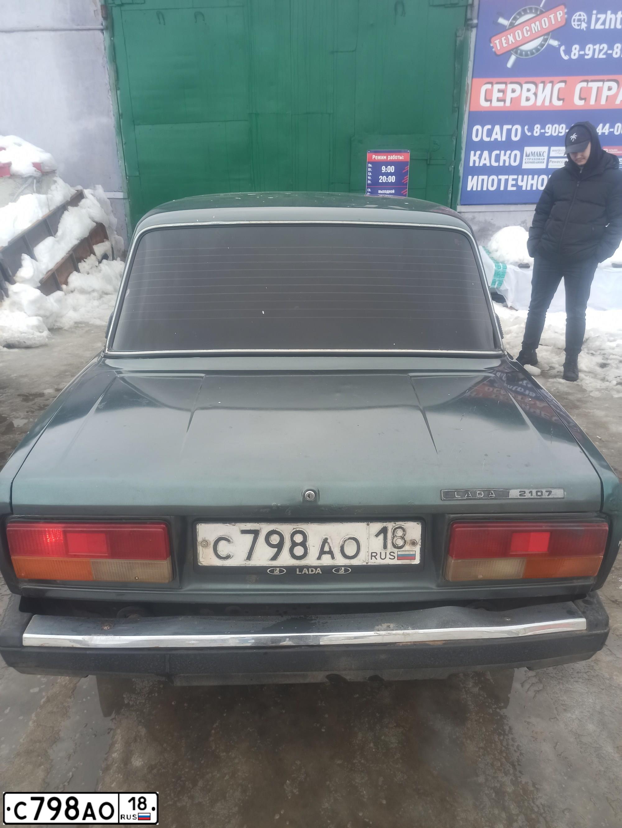 Фото автомобиля LADA 2107 LADA, 2010 — госномер С798АО18. Цвет: СЕРО-СИНЕ-ЗЕЛЕНЫЙ