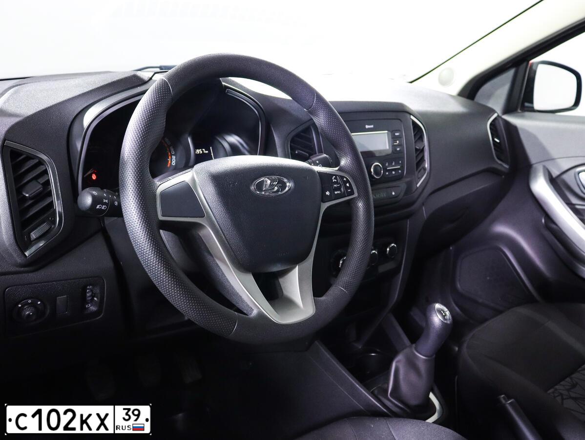 Фото автомобиля LADA XRAY, 2019 — госномер М576АЕ550. Цвет: Красный