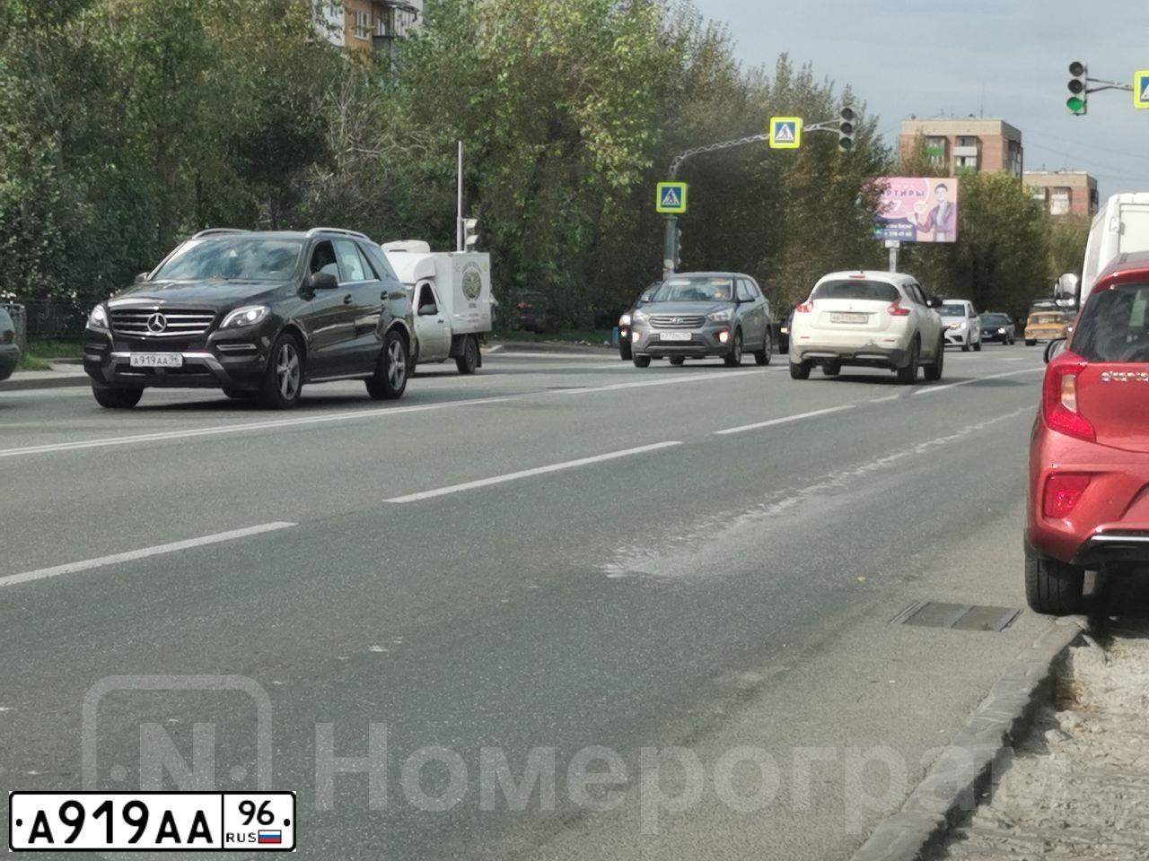 Фото автомобиля MERCEDES-BENZ ML350, 2013 — госномер О979НМ196. Цвет: Коричневый
