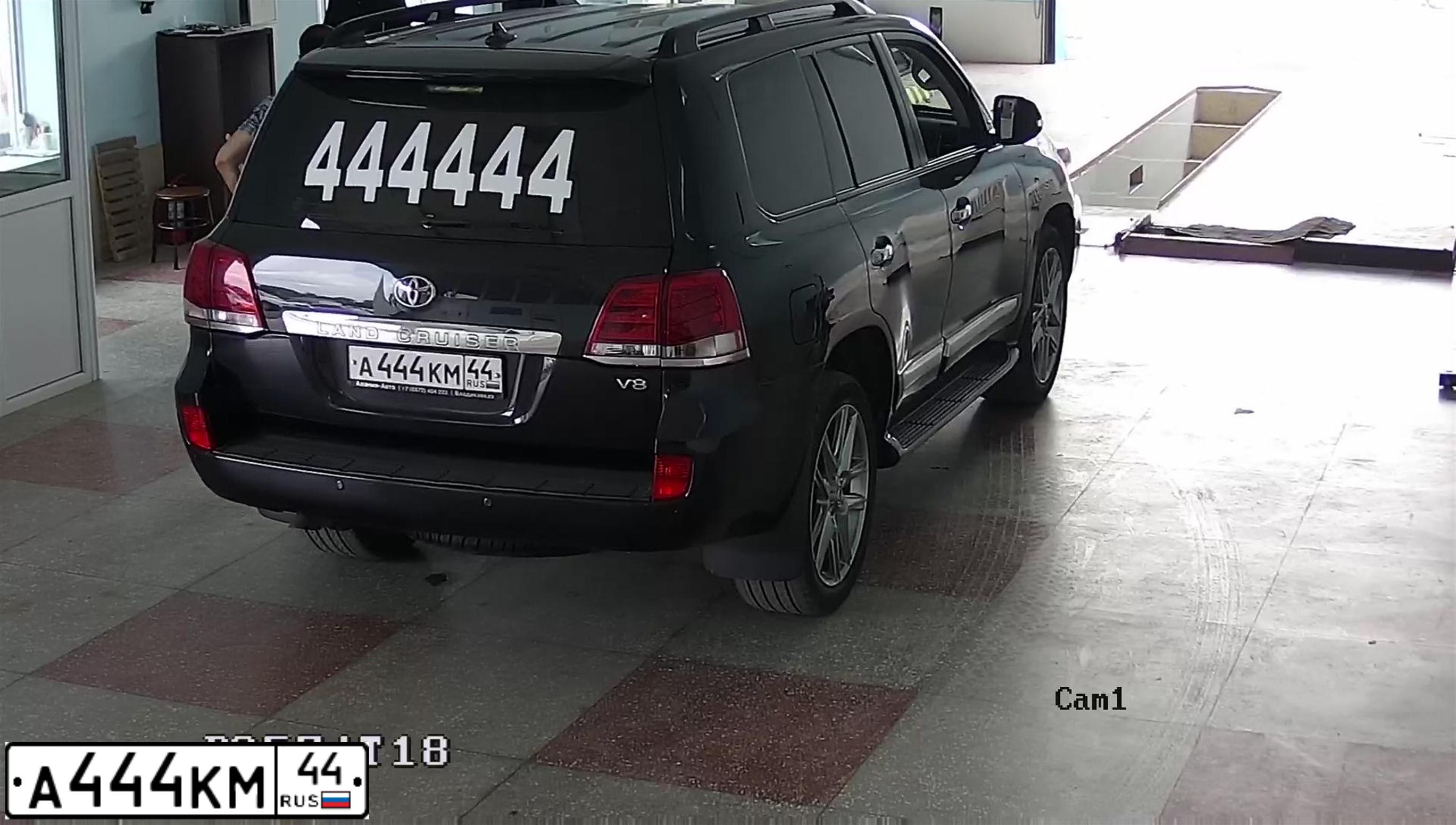 Фото автомобиля TOYOTA LANDCRUISER 200, 2014 — госномер А444КМ44. Цвет: ЧЕРНЫЙ