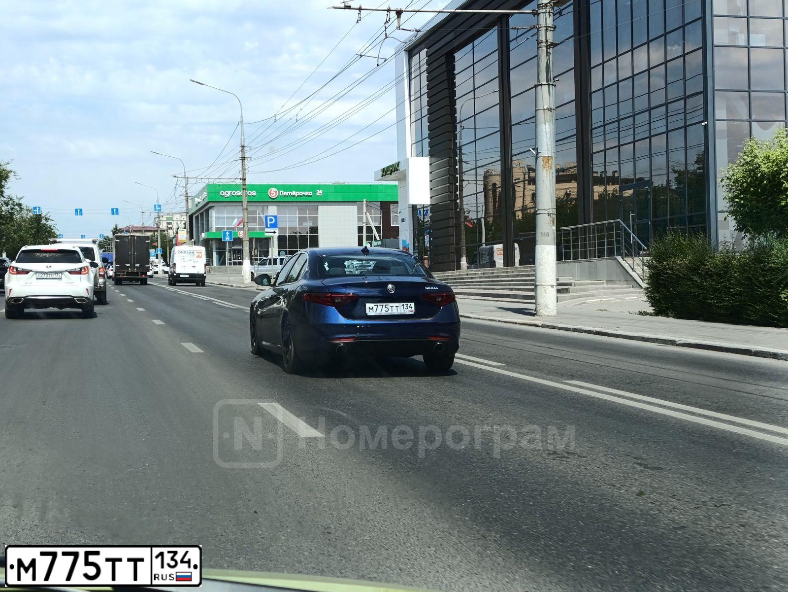 Фото автомобиля ALFA ROMEO GIULIA, 2019 — госномер М775ТТ134. Цвет: синий