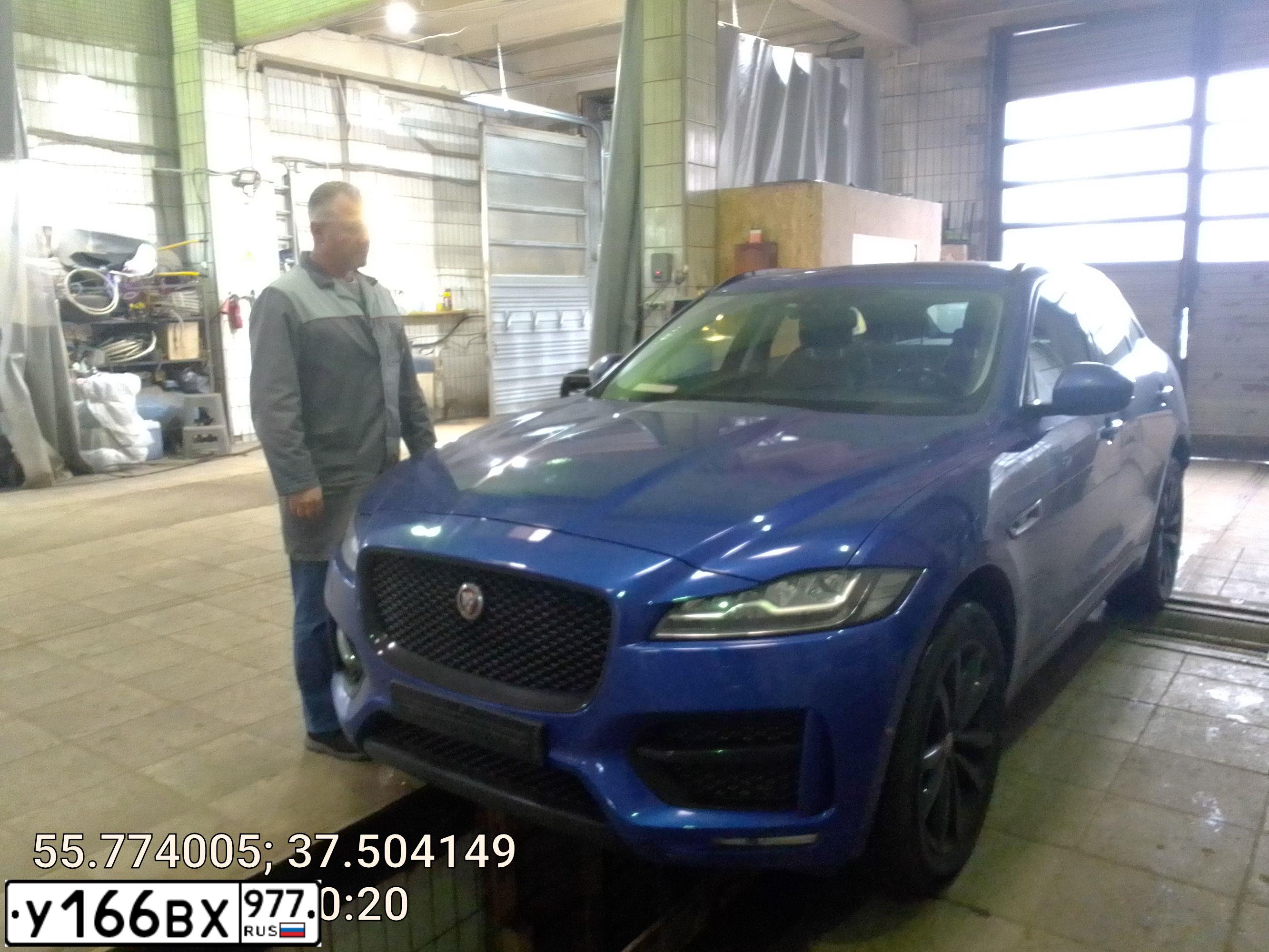 Фото автомобиля JAGUAR F-PACE, 2017 — госномер С666ЕР196. Цвет: синий