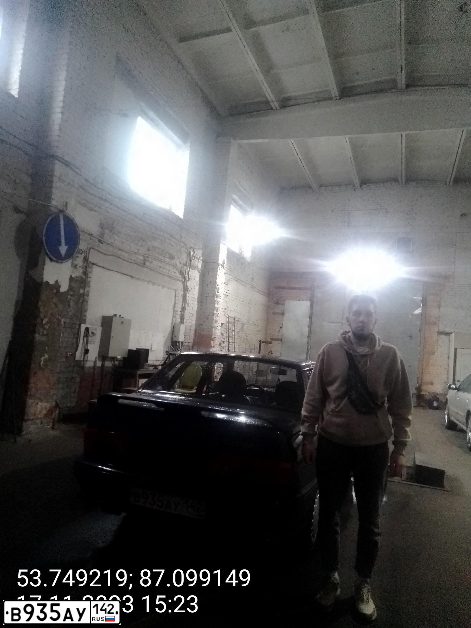 Фото автомобиля LADA 2115 SAMARA, 2012 — госномер В935АУ142. Цвет: СЕРО-СИНИЙ