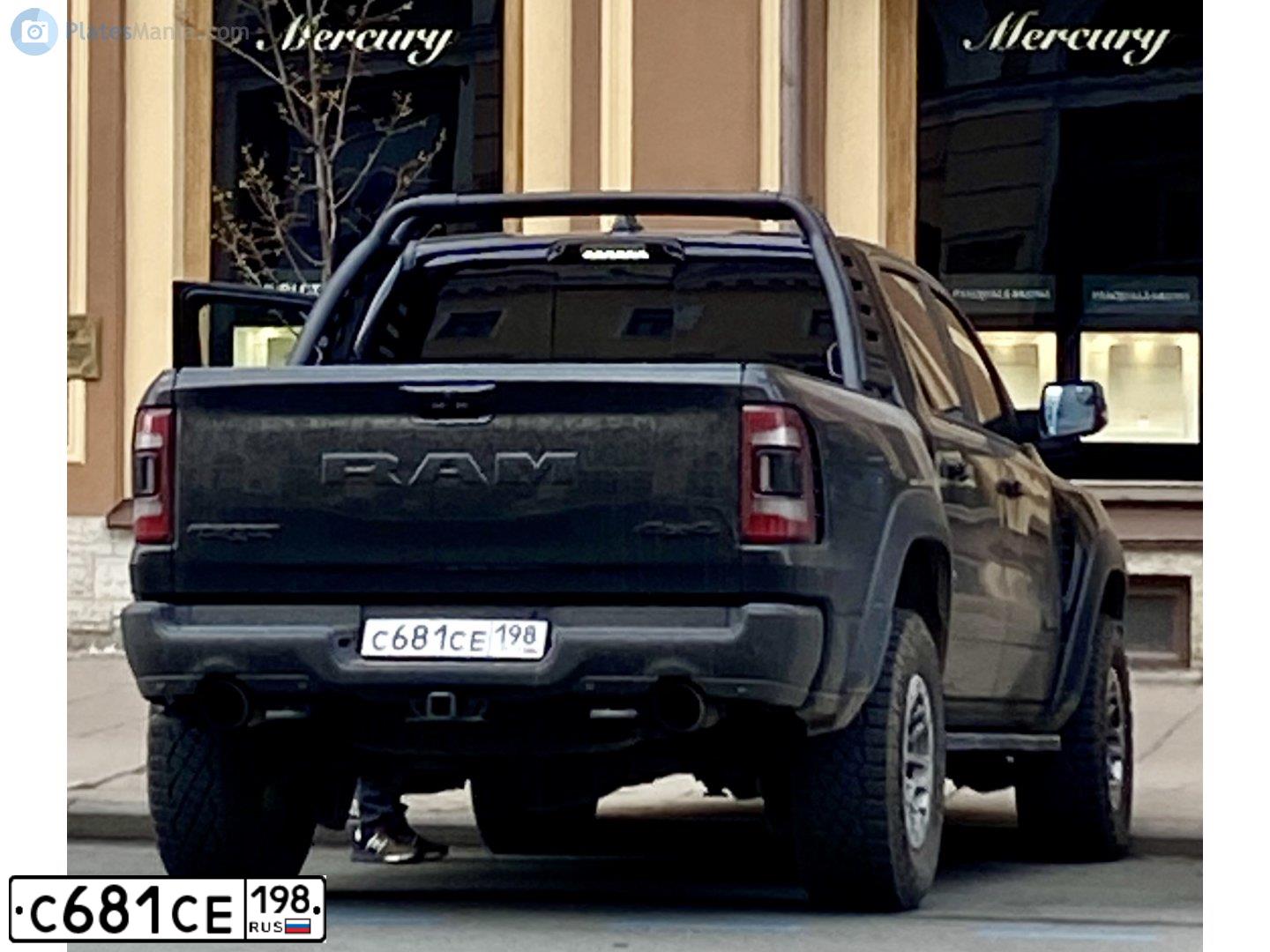 Фото автомобиля RAM 1500, 2023 — госномер М652АК147