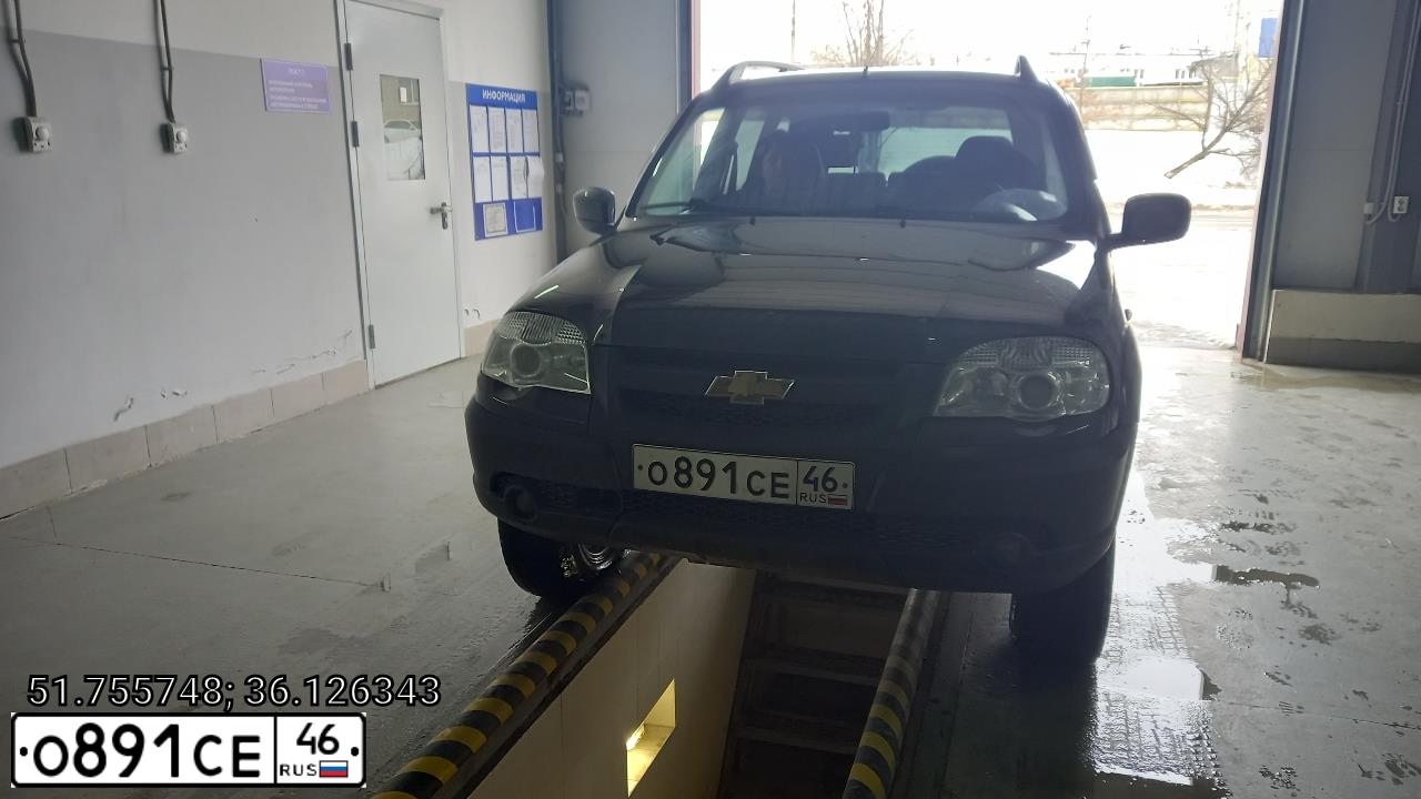 Фото автомобиля CHEVROLET NIVA, 2013 — госномер Р727ВМ46. Цвет: Зелено-коричневый металлик