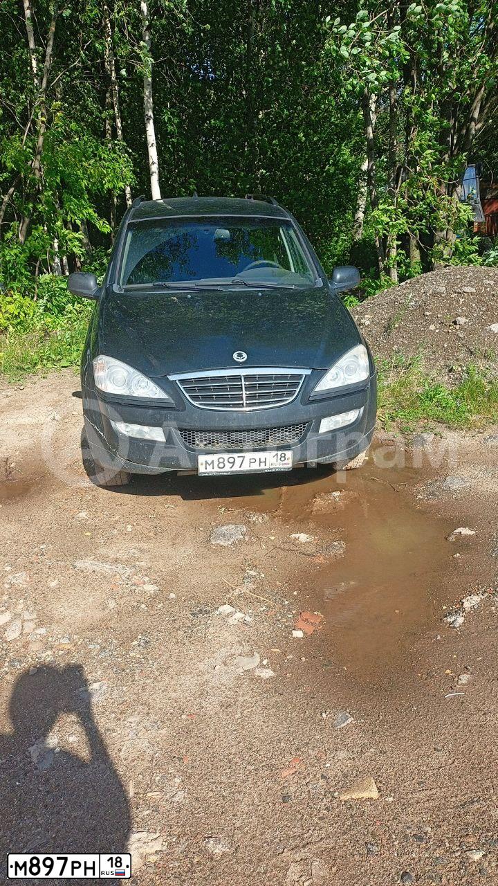 Фото автомобиля SSANGYONG KYRON, 2008 — госномер М897РН18. Цвет: ЧЕРНЫЙ МЕТАЛЛИК