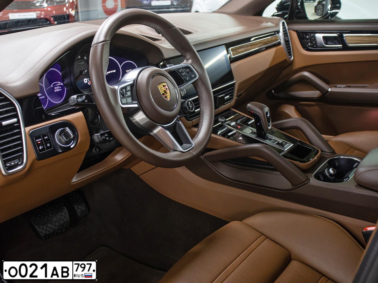 Фото автомобиля PORSCHE CAYENNE, 2020 — госномер Е127ЕУ550. Цвет: ТЕМНО-СИНИЙ