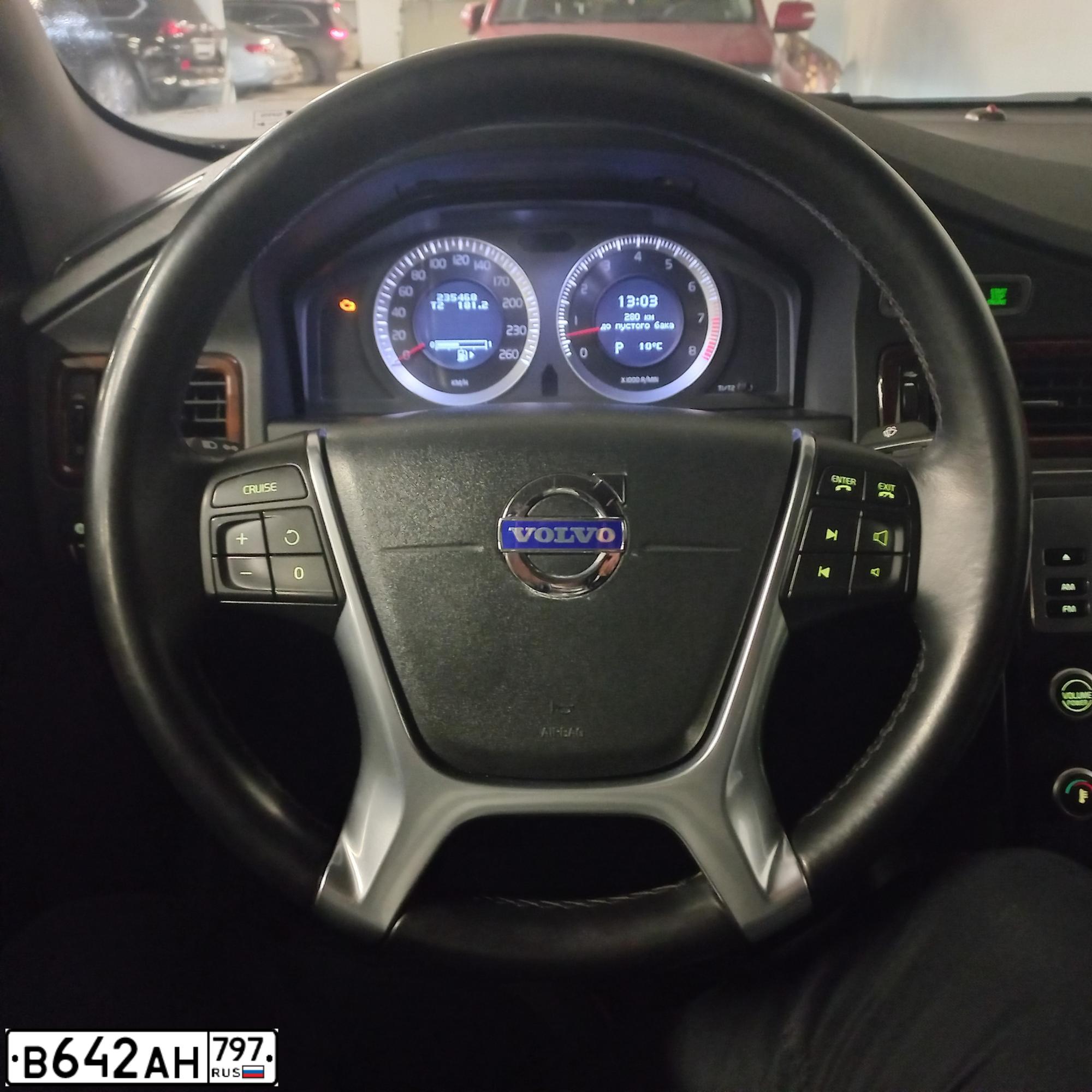 Фото автомобиля VOLVO S80, 2010 — госномер М609ХТ199. Цвет: СЕРЫЙ