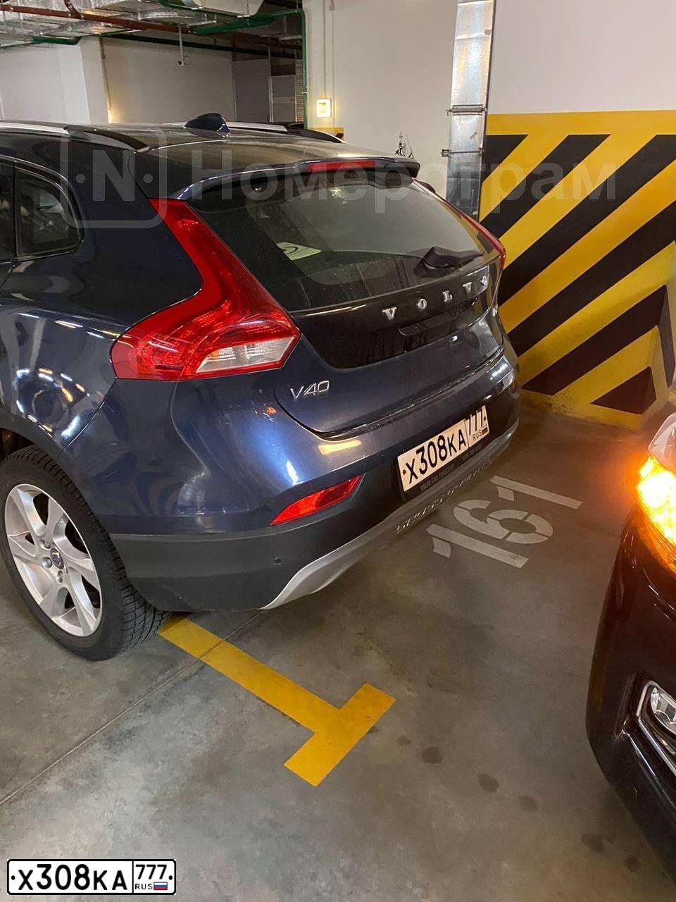 Фото автомобиля VOLVO V40, 2014 — госномер Х308КА777. Цвет: СИНИЙ ТЕМНЫЙ