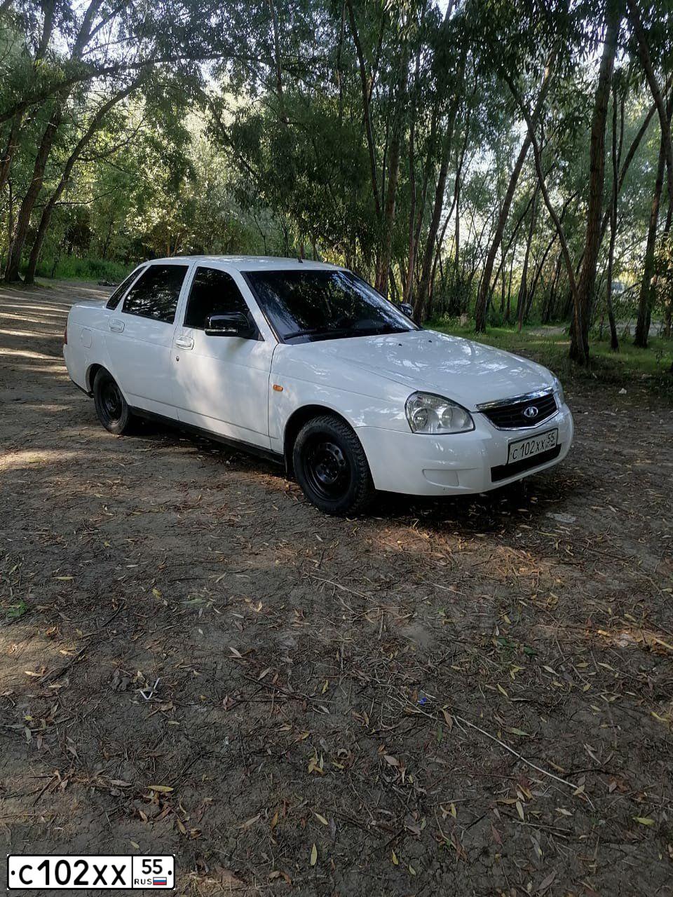 Фото автомобиля LADA 2170 PRIORA, 2013 — госномер С102ХХ55. Цвет: Белый