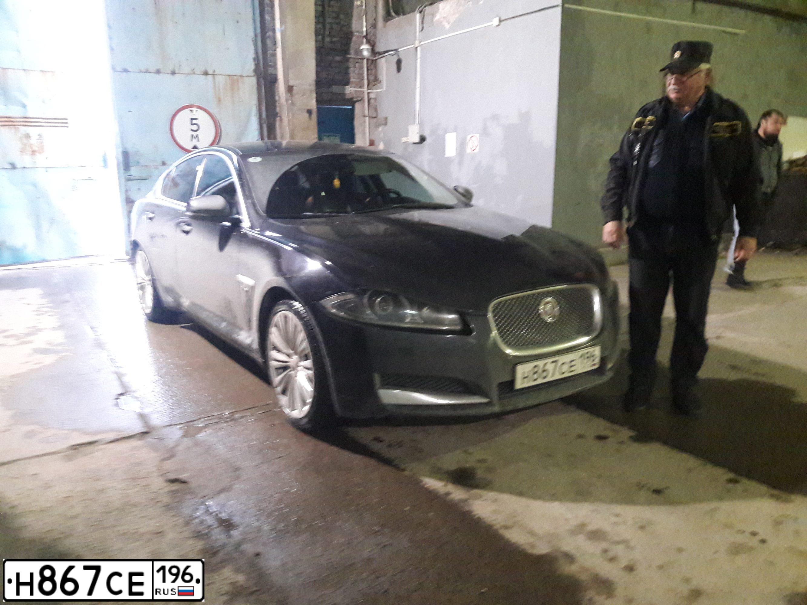 Фото автомобиля JAGUAR XF-SERIE, 2013 — госномер Н867СЕ196. Цвет: ЧЕРНЫЙ