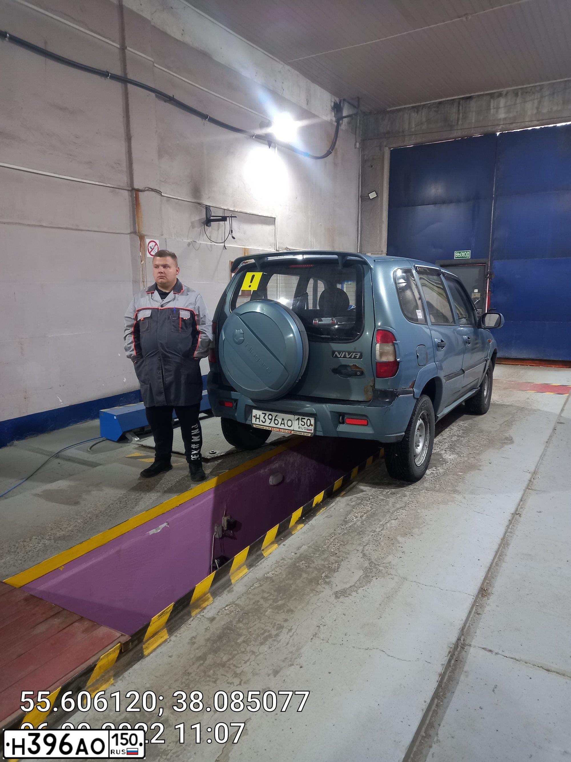 Фото автомобиля CHEVROLET NIVA, 2006 — госномер М320УС33. Цвет: ЗЕЛЕНЫЙ МЕТАЛЛИК