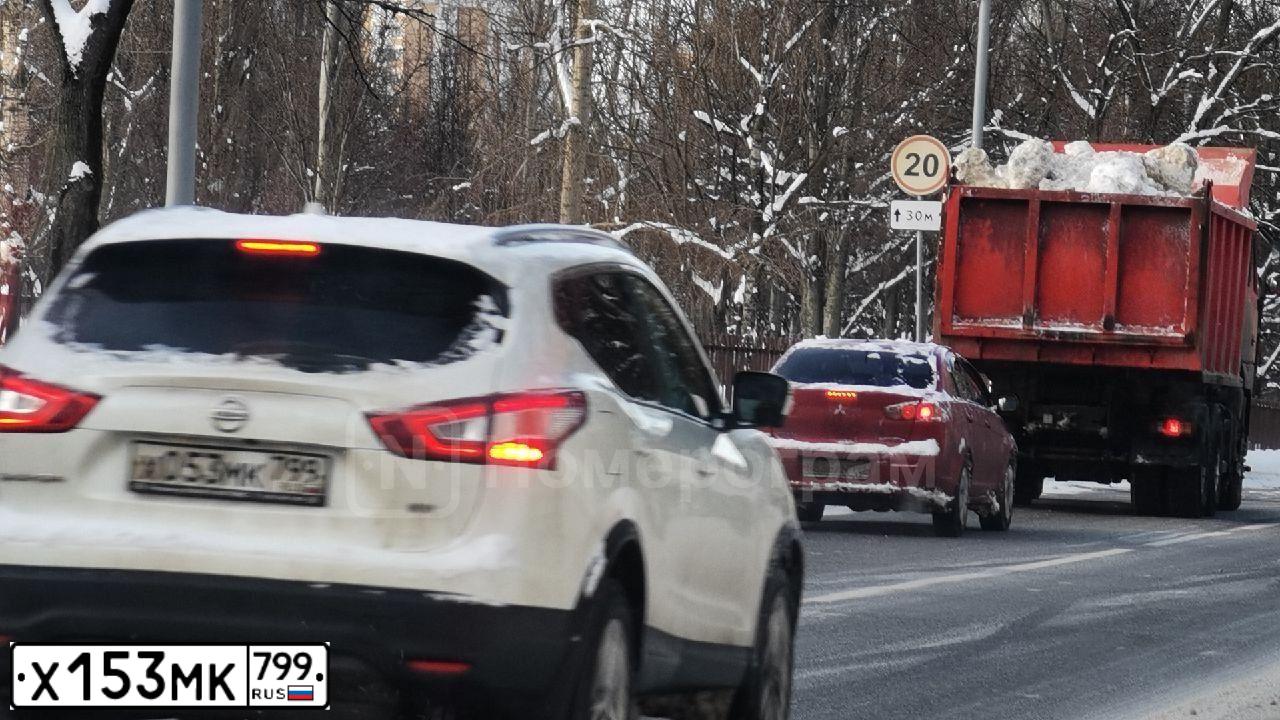 Фото автомобиля ISUZU NPR, 2018 — госномер Х153МК799. Цвет: Белый