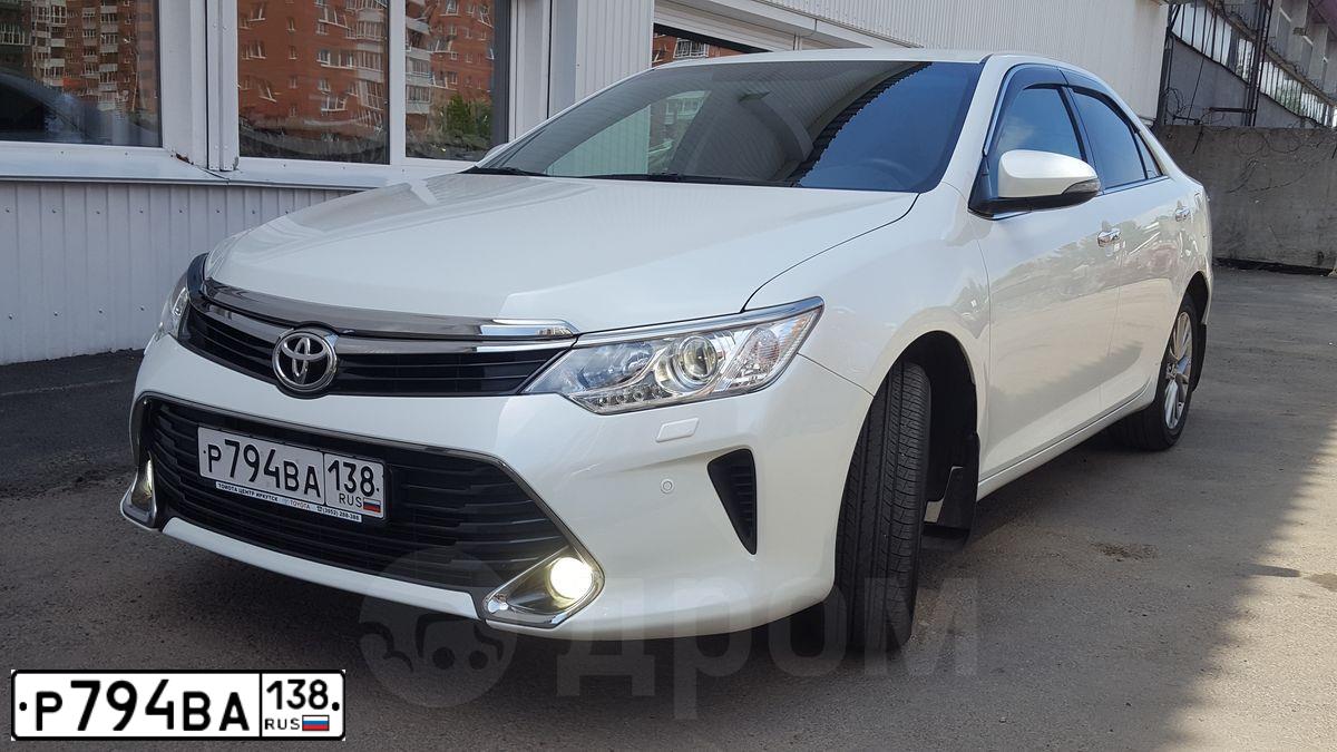 Фото автомобиля TOYOTA CAMRY, 2016 — госномер Р511СВ154. Цвет: БЕЛЫЙ ПЕРЛАМУТР