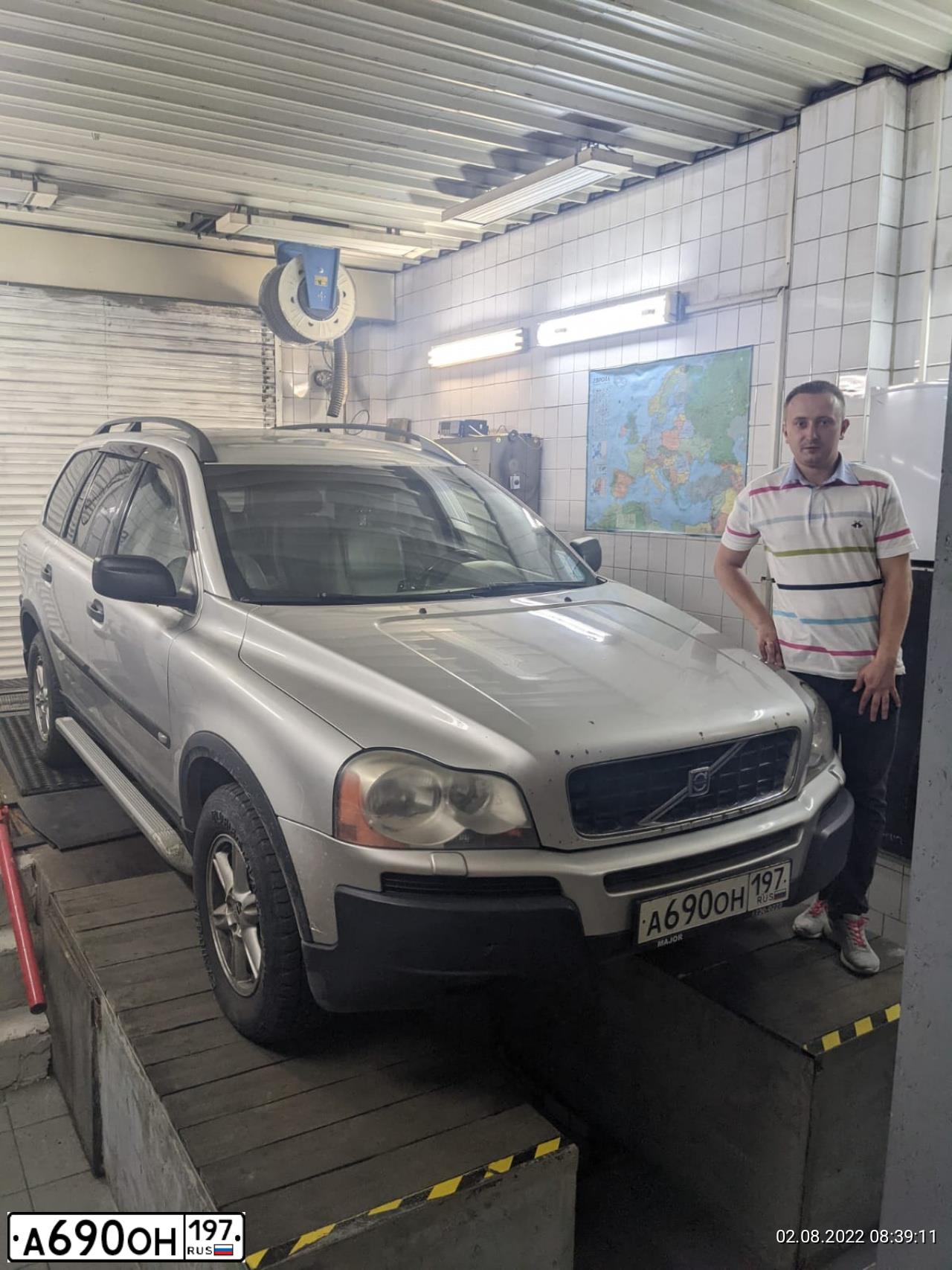 Фото автомобиля VOLVO XC90, 2005 — госномер М784ММ77. Цвет: СВЕТЛО СЕРЫЙ