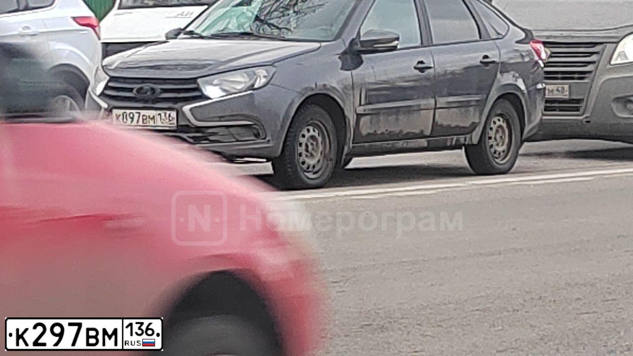 Фото автомобиля HYUNDAI SOLARIS, 2018 — госномер К297ВМ136. Цвет: Красный