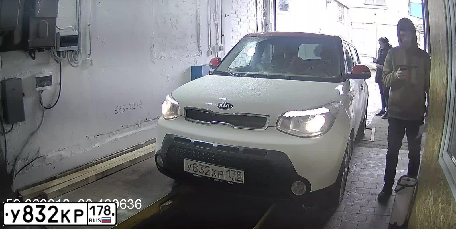 Фото автомобиля KIA SOUL, 2016 — госномер О662СВ196. Цвет: Белый