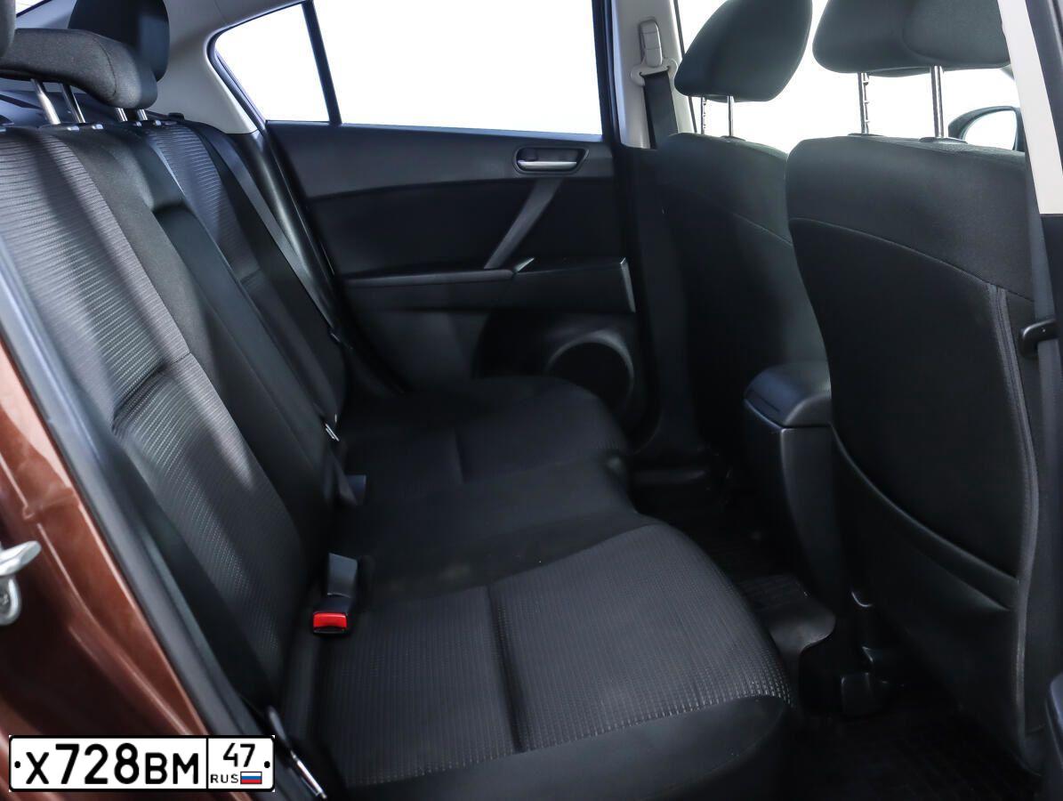 Фото автомобиля MAZDA 3, 2012 — госномер Х728ВМ47. Цвет: Коричневый